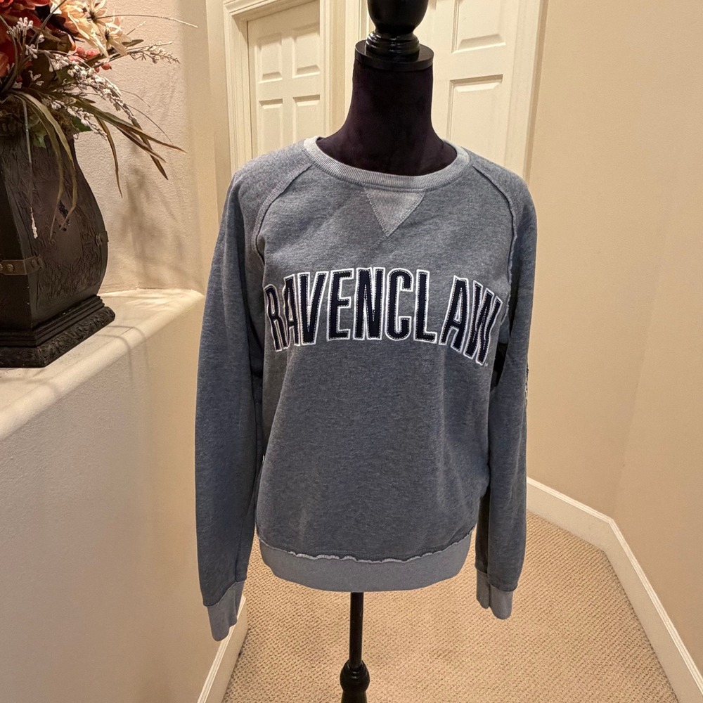 Harry Potter Ravenclaw Sweatshirt Gray Raglan Pullover Embroidered Crest L